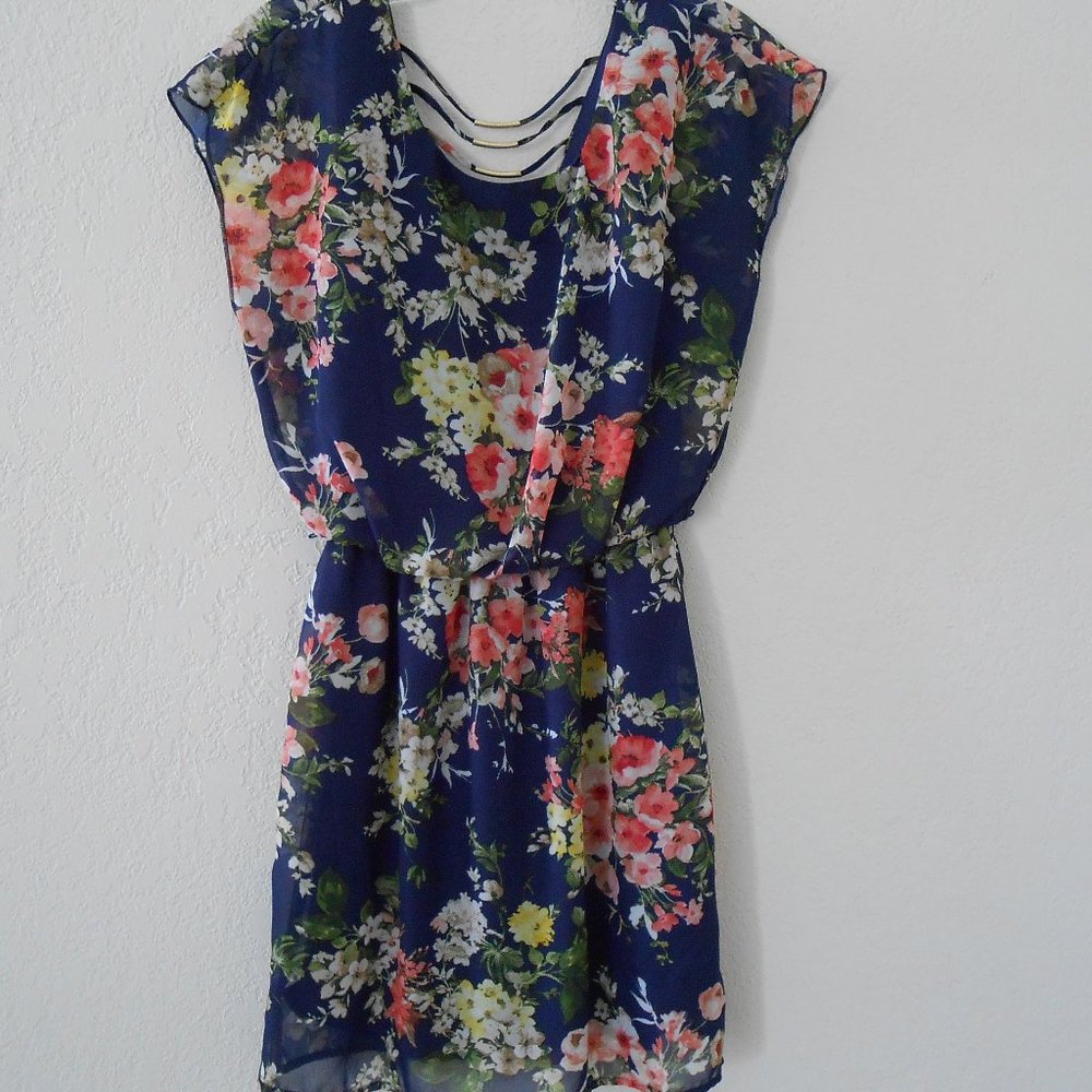 **CLEARANCE** Beautiful! City Triangles Floral Dress